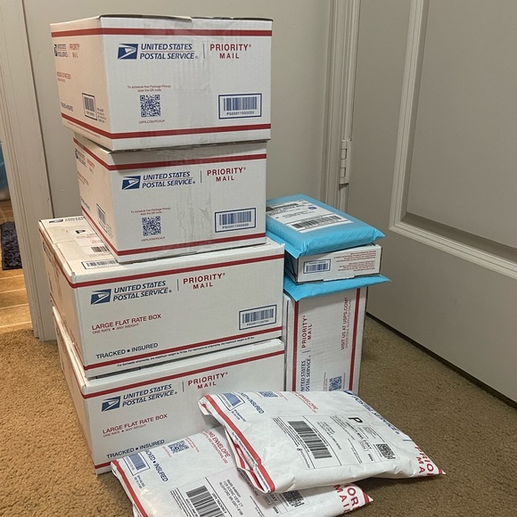 Meet your Posher, Danielle :) - Picture 2 of 4